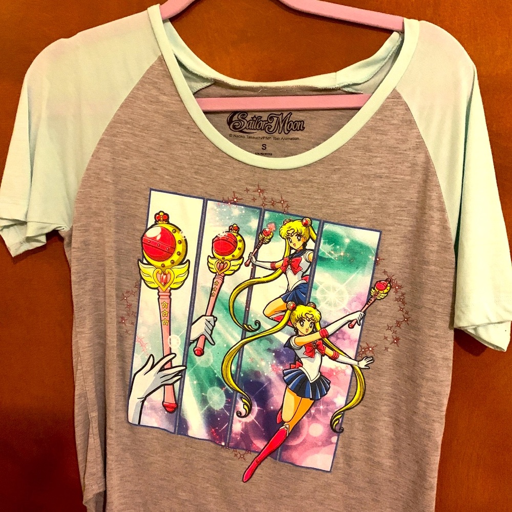 Small sailor moon tee